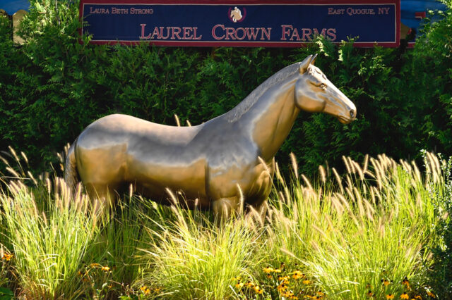 Lifesize-statue-at-Laurel-Crown-Farms